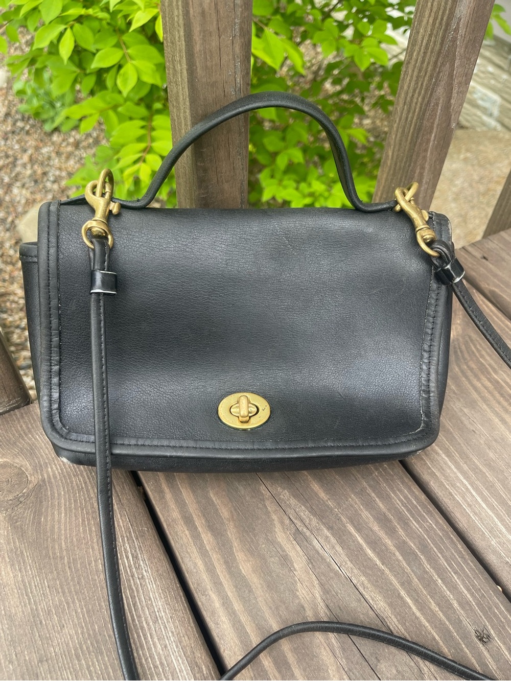 Vintage Coach Casino Bag #9924
Black Leather Crossbody No tag